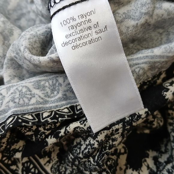 Maurices Women's Size Small Black and Cream Patterned Blouse - Picture 3 of 8